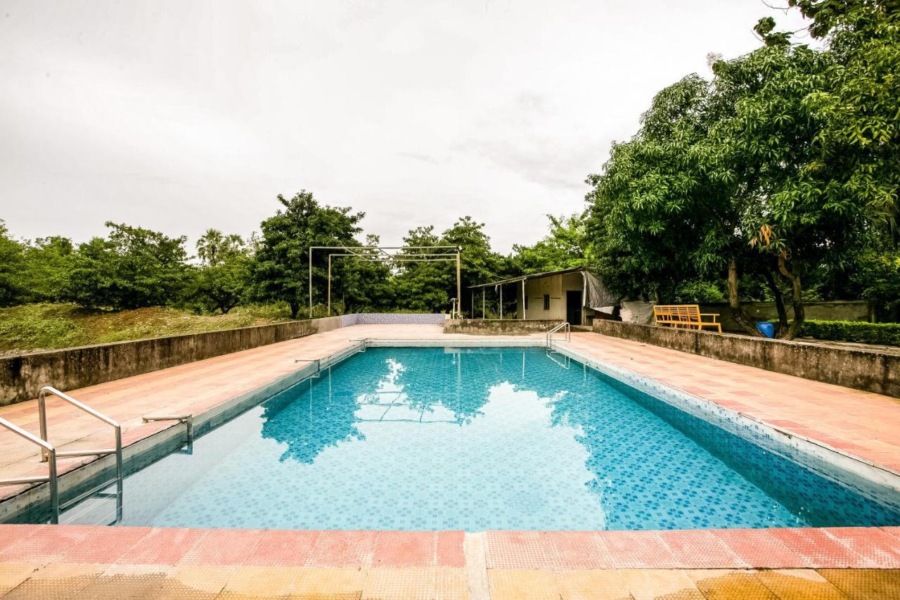 Oyo 63030 Mhatre Farm & Resort Chinchani Exterior foto