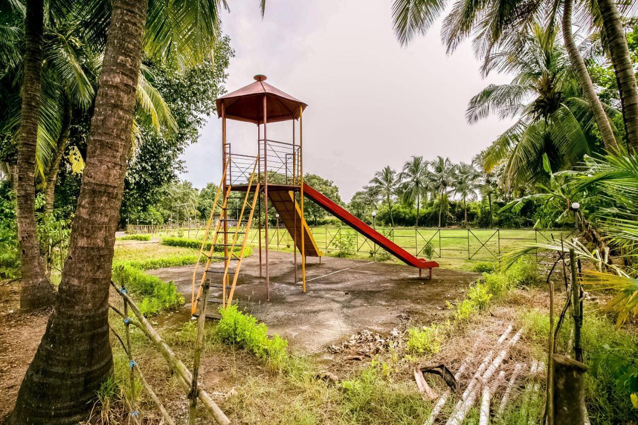 Oyo 63030 Mhatre Farm & Resort Chinchani Exterior foto